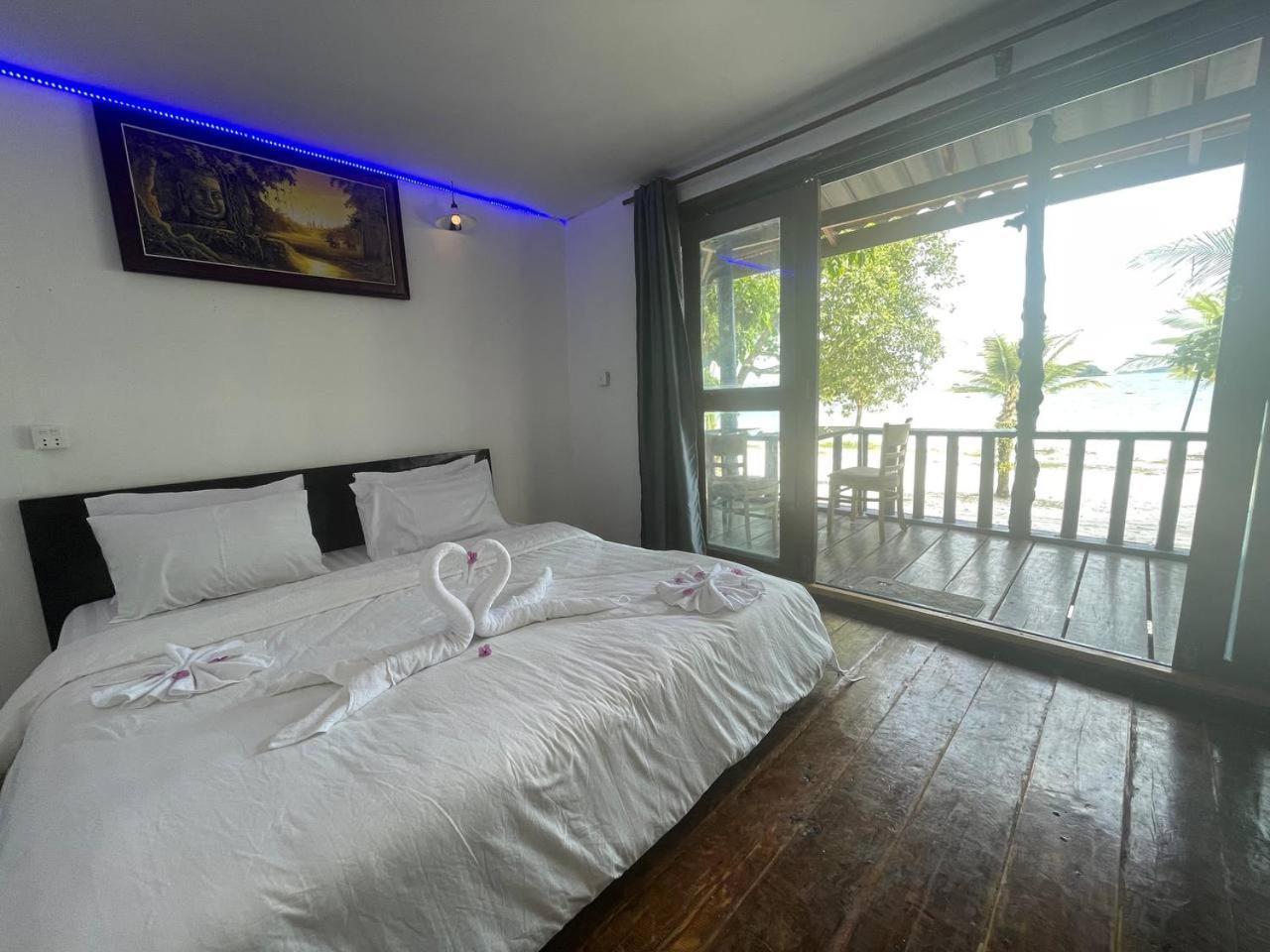 Koh Rong Beach Hostel And Bungalows Kaoh Touch Exterior foto