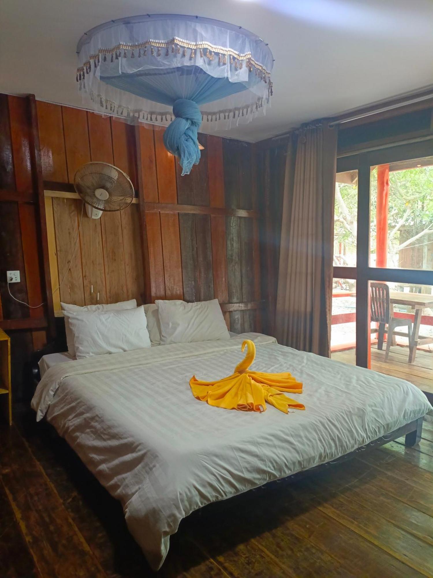 Koh Rong Beach Hostel And Bungalows Kaoh Touch Exterior foto